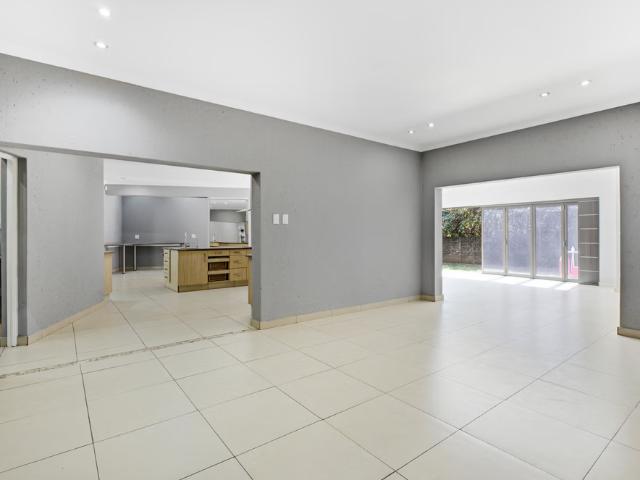 6 Bedroom House For Sale in Bryanston
