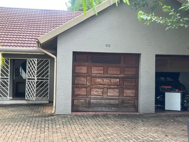 6 Bedroom House For Sale in Brackenhurst