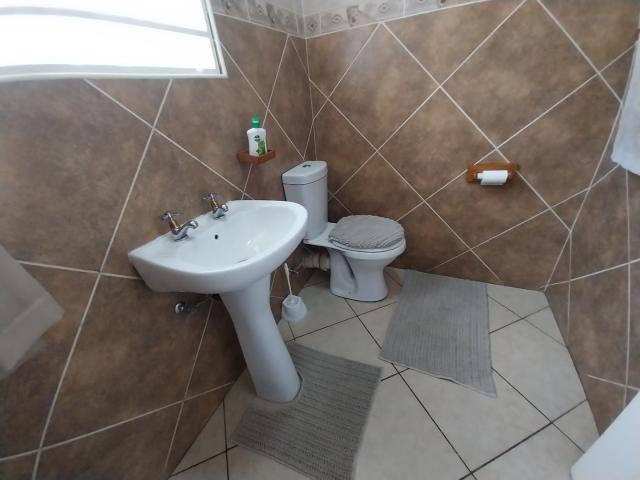 6 Bedroom House For Sale in Brackenhurst