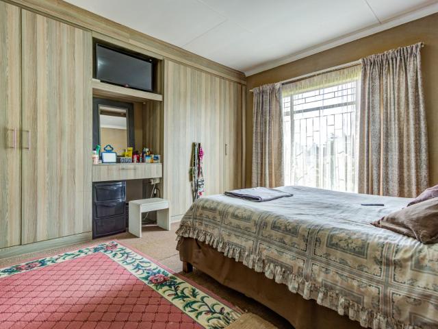 6 Bedroom House For Sale in Bredell