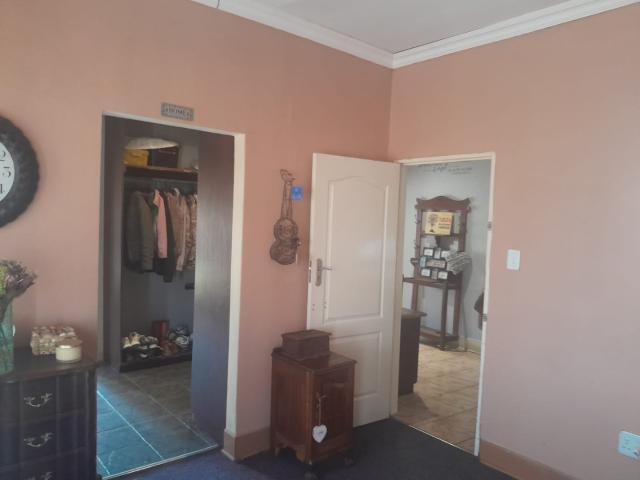 6 Bedroom House For Sale in Brits Central
