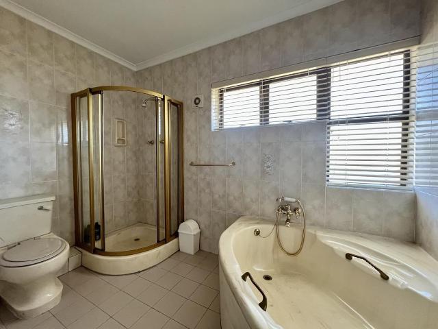 6 Bedroom house for sale in Gatesville, Cape Town