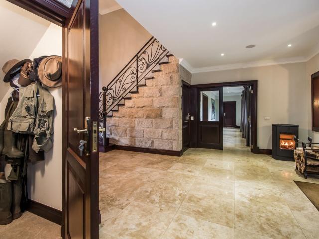 6 Bedroom House For Sale in Dullstroom