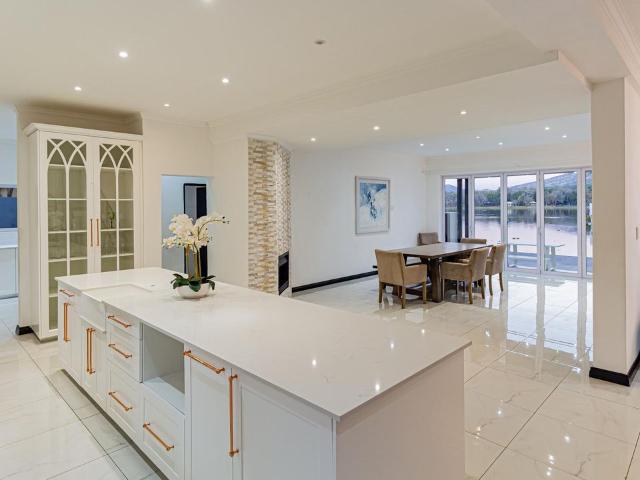 6 Bedroom house for sale in Eagles Landing, Hartbeespoort
