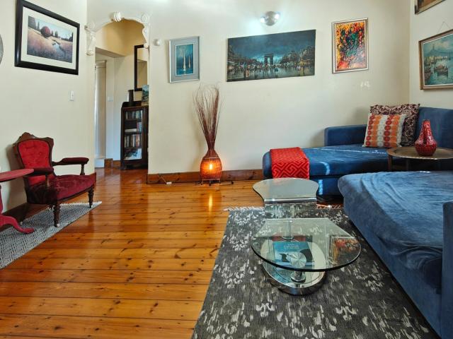 6 Bedroom House For Sale in Essenwood