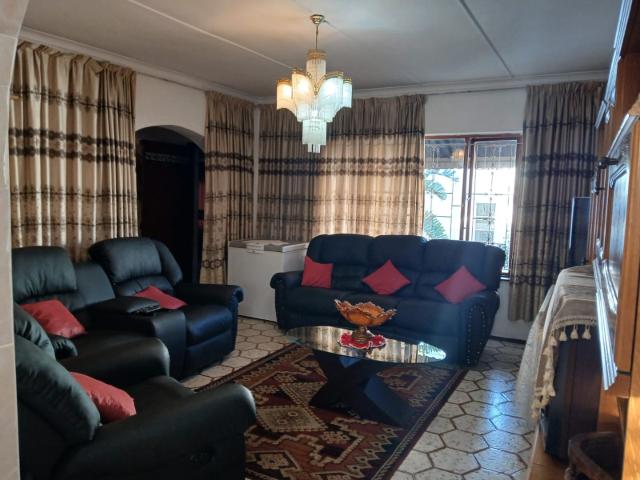 6 Bedroom House For Sale in Everest Heights