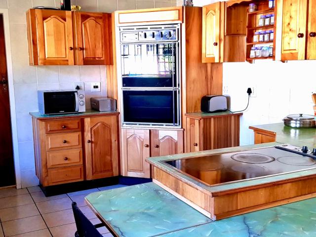 6 Bedroom House For Sale in Ferndale