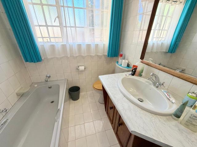 6 Bedroom House For Sale in Flimieda