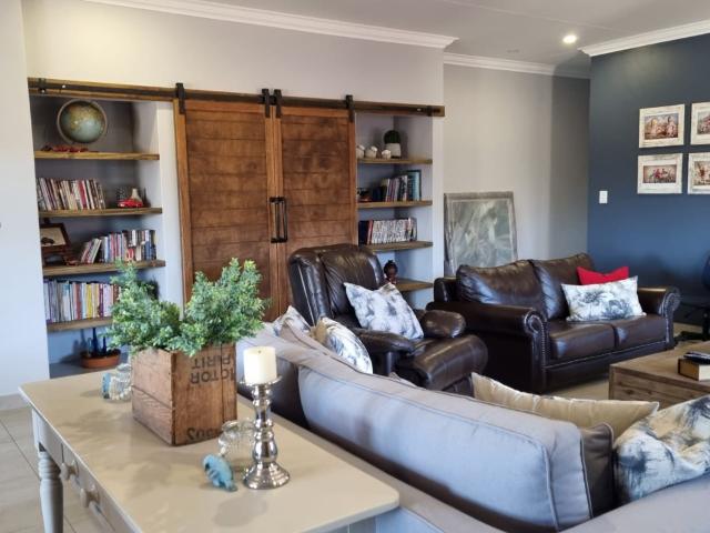 6 Bedroom House For Sale in Kathu