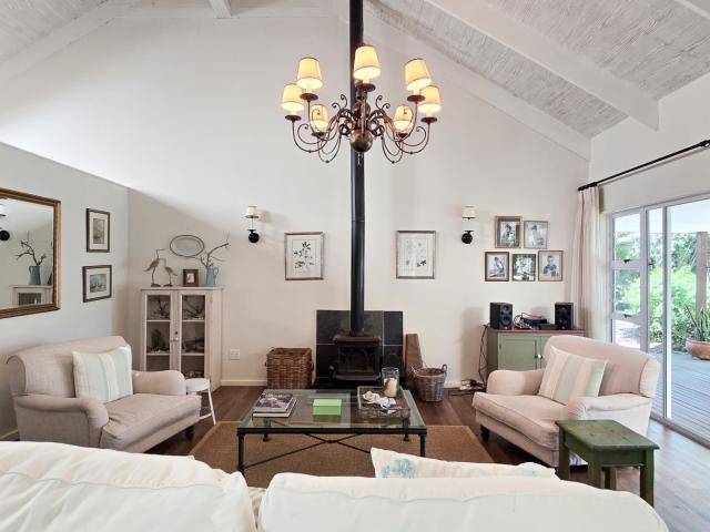 6 Bedroom House For Sale in Kaysers Beach