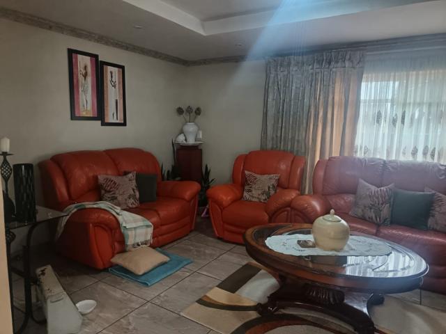 6 Bedroom House For Sale in Kagiso
