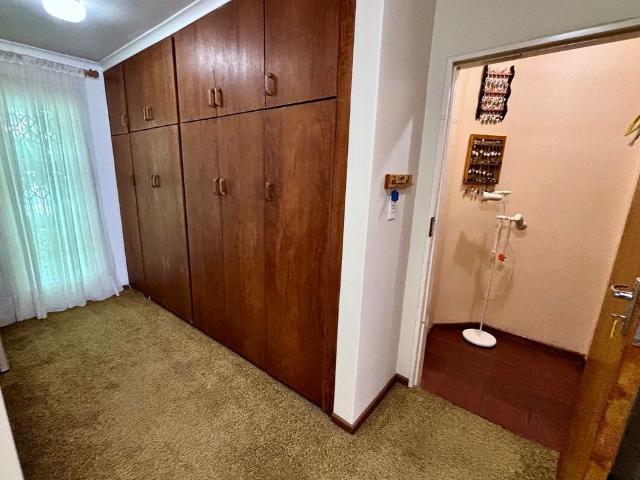 6 Bedroom House For Sale in Hoekwil