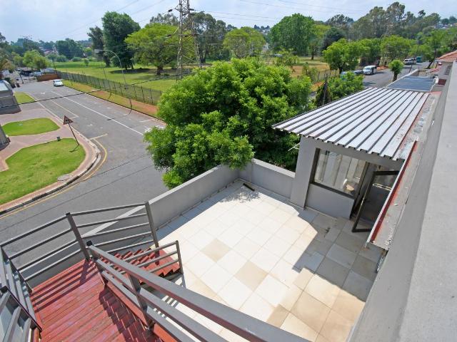 6 Bedroom House For Sale in Homestead Park