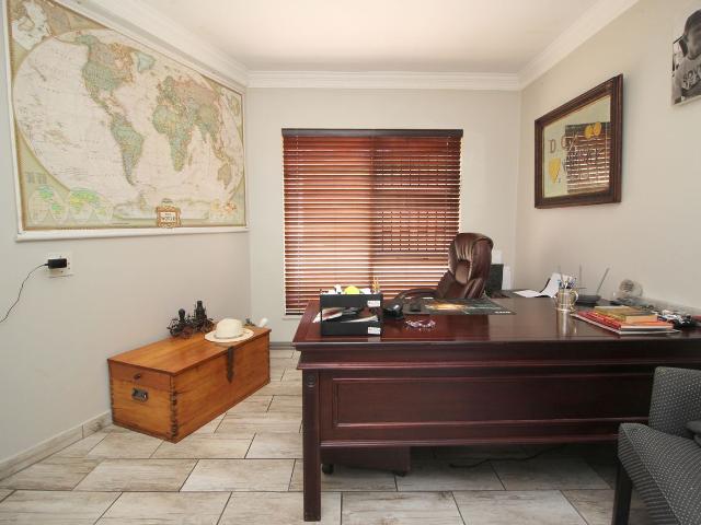 6 Bedroom House For Sale in Hartenbos Heuwels