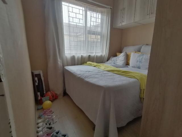 6 Bedroom House For Sale in Heather Park
