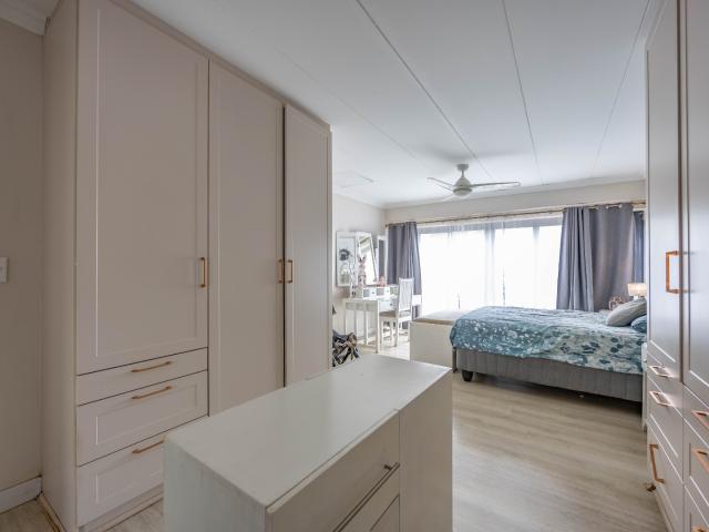 6 Bedroom House For Sale in Irene Glen Estate