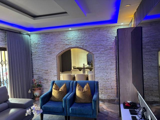 6 Bedroom House For Sale in Isipingo Hills