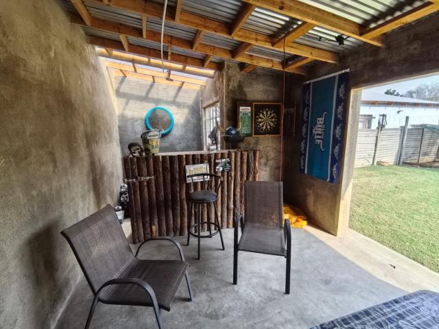 6 Bedroom House For Sale in Oos Einde