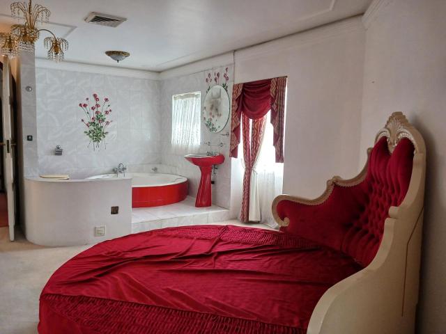 6 Bedroom house for sale in Ocean View, Stanger