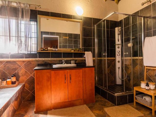 6 Bedroom house for sale in Leeuwfontein, Pretoria