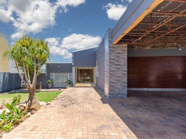 6 Bedroom House For Sale in Liefde En Vrede