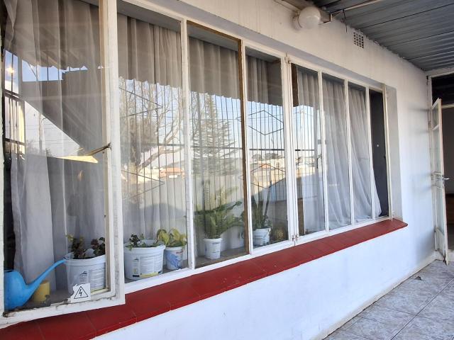 6 Bedroom House For Sale in Lindhaven