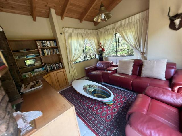 6 Bedroom House For Sale in Mondeor