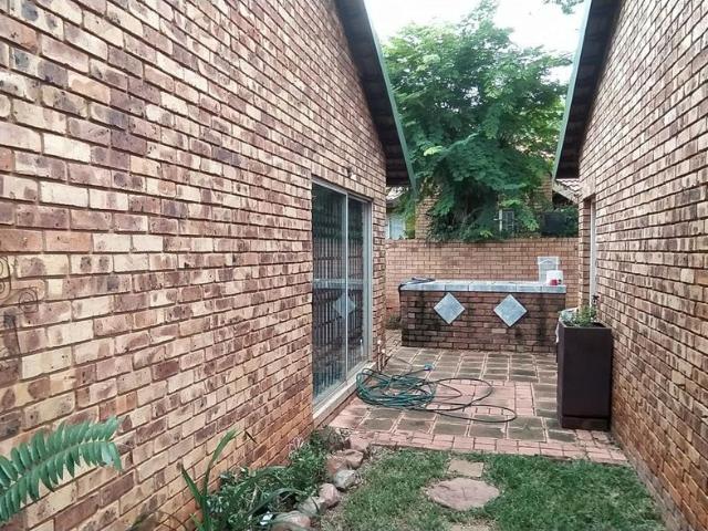 6 Bedroom house for sale in Montana Park, Pretoria