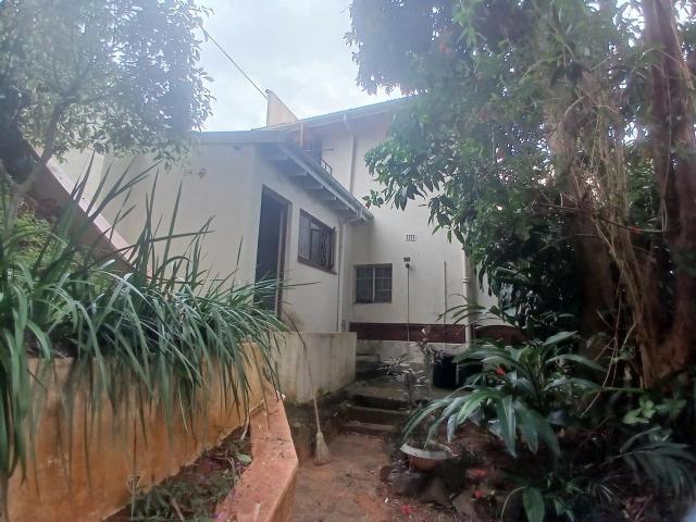 6 Bedroom House For Sale in Morningside