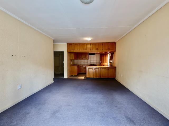 6 Bedroom House For Sale in Mayfield Park