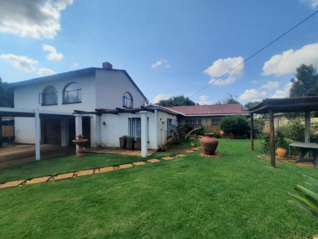 6 Bedroom House For Sale in Meyerspark