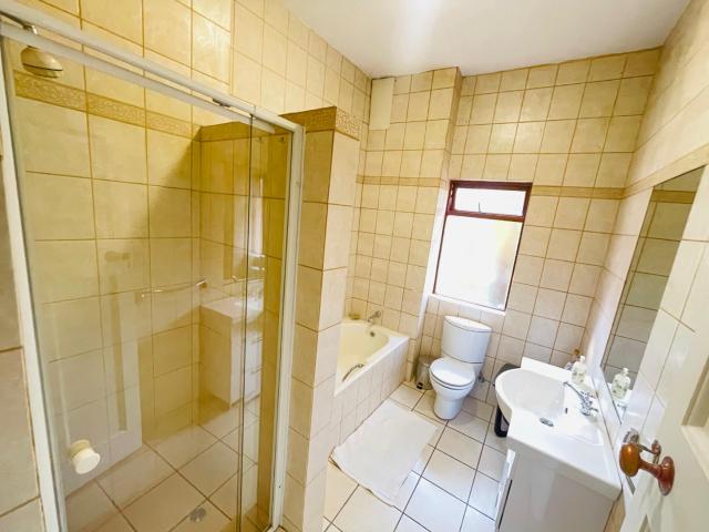 6 Bedroom House For Sale in Muckleneuk