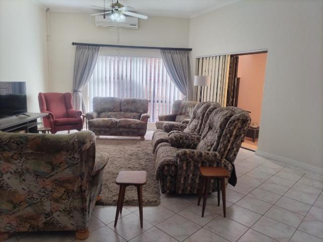 6 Bedroom house for sale in Ninapark, Akasia