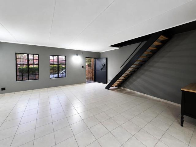 6 Bedroom House For Sale in Safari Gardens