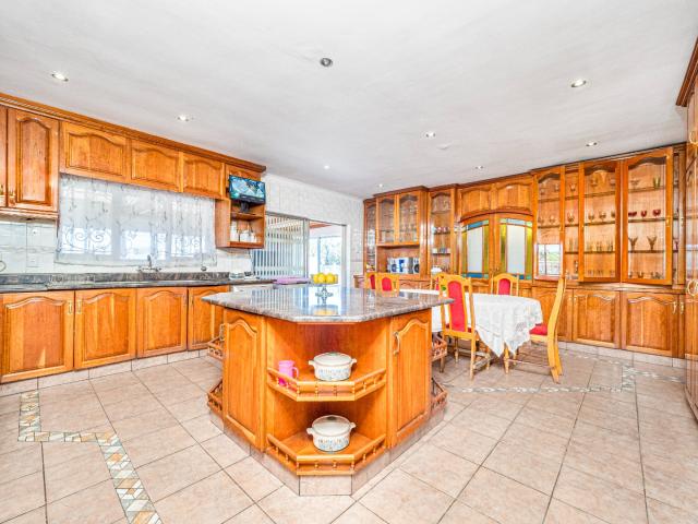 6 Bedroom House For Sale in Schaap Kraal