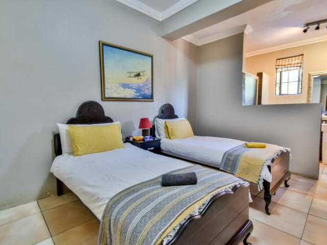 6 Bedroom House For Sale in Sinoville