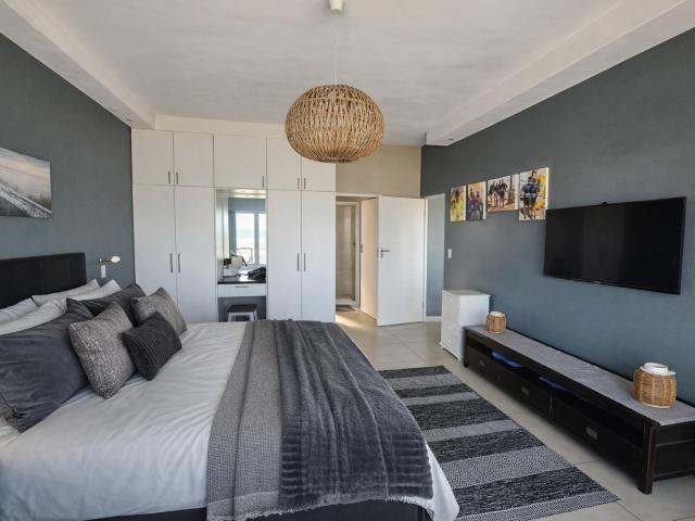 6 Bedroom House For Sale in Stilbaai Oos