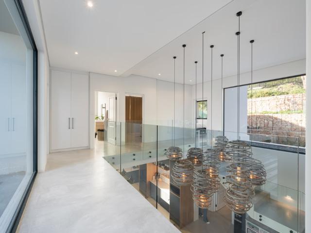 6 Bedroom House For Sale in Stonehurst Mountain Estate