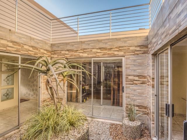 6 Bedroom House For Sale in Summerstrand