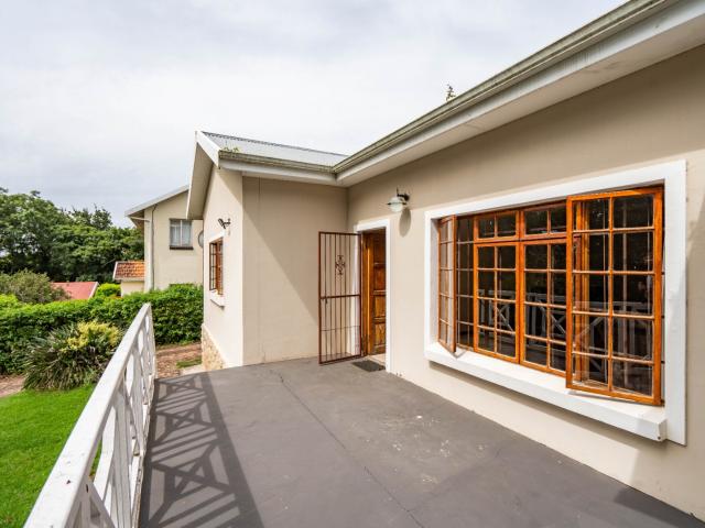 6 Bedroom House For Sale in Sunnyside