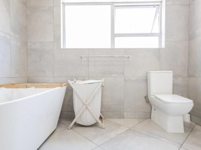 6 Bedroom house for sale in Sunset Beach, Milnerton