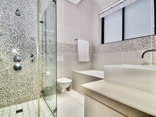 6 Bedroom House For Sale in Sunset Beach