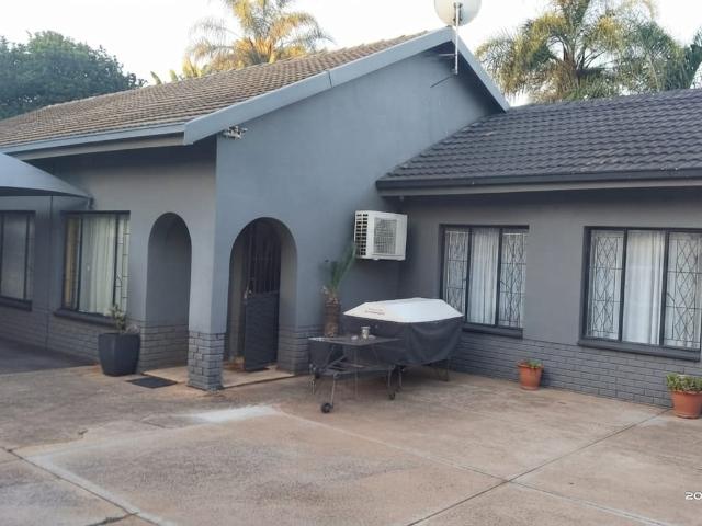 6 Bedroom House For Sale in Pretoria Gardens