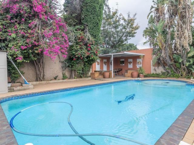 6 Bedroom House For Sale in Rewlatch