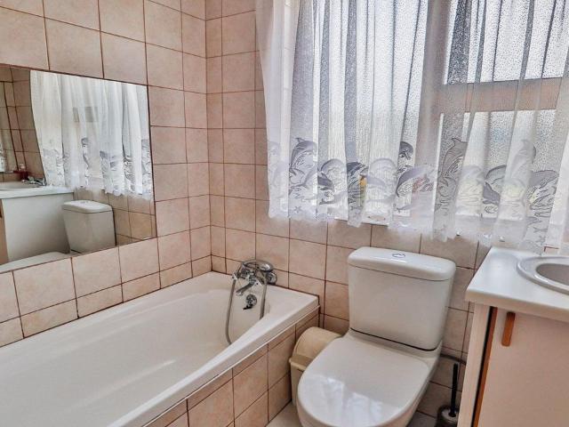 6 Bedroom house for sale in Warner Beach, Kingsburgh
