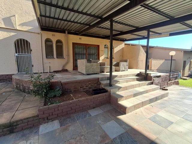 6 Bedroom house for sale in Weltevreden Park, Roodepoort