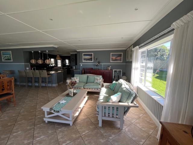 6 Bedroom House For Sale in West Beach
