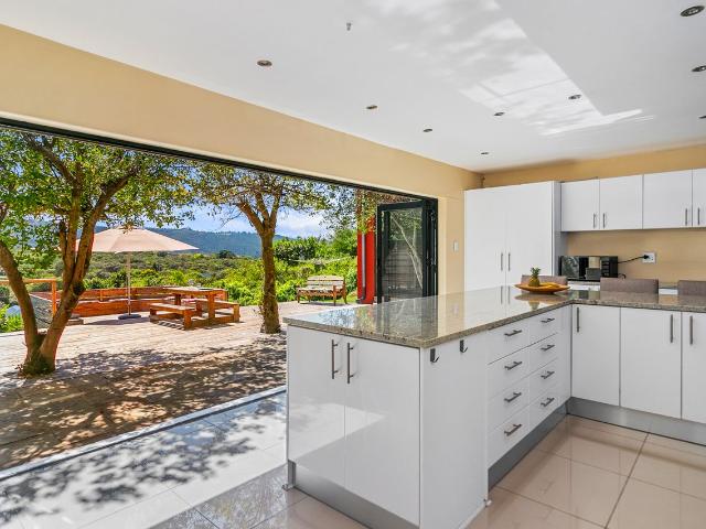 6 Bedroom House For Sale in Wilderness Central