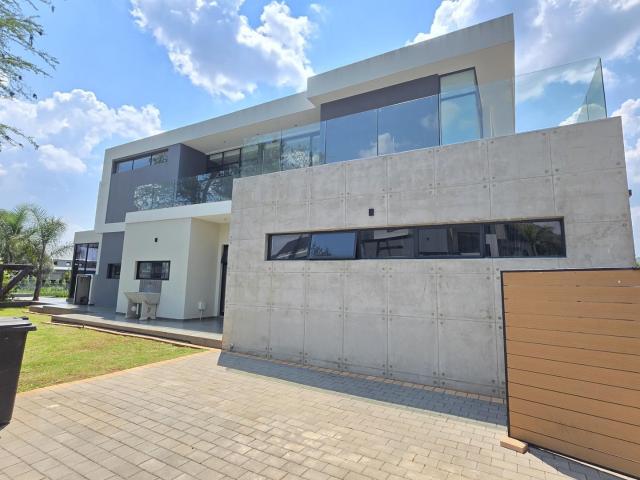 6 Bedroom House For Sale in The Islands Estates