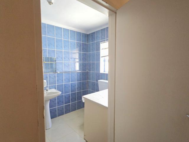 6 Bedroom House For Sale in Zeekoevlei